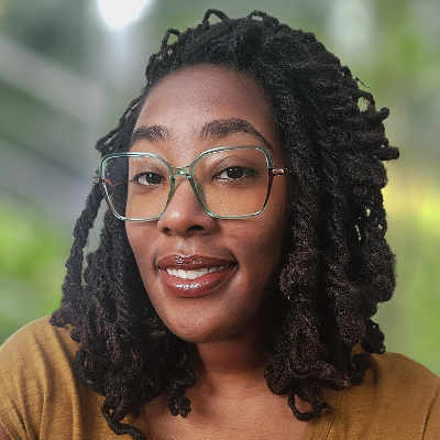 Martina (Andi) Davis Headshot